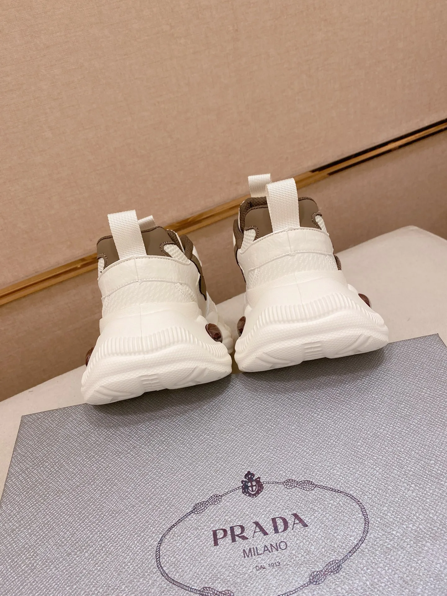 Men's shoes 💰: 462💰 [Prada～Prada] Trendy new styles are on the market. Same style as the official website. Counter quality. Original version. [Strong] [Strong] Imported selected first-layer cowhide. Comfortable and breathable sheepskin lining, fine workmanship, upper layer made of 100% pure cowhide, original last shape, comfortable on the feet, shoe sizes 38 to 44